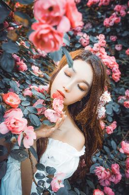 妻子在厨房被三个男人欺负的后果