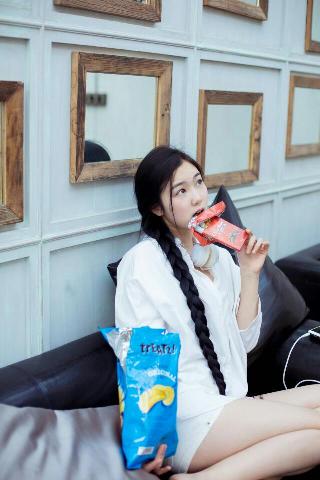 两个人轮流上24小时的班